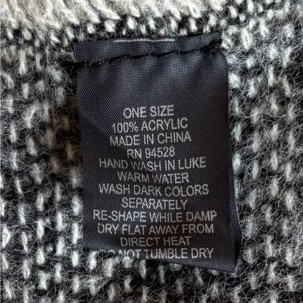 NWT Altare Gray & Black Woven Men's Muffler Scarf Size OS